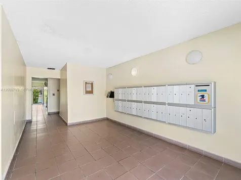 4713 NW 7th Street Miami FL 33126