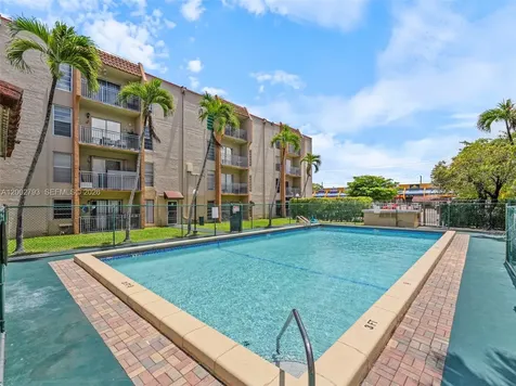 4713 NW 7th Street Miami FL 33126