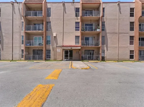 4713 NW 7th Street Miami FL 33126