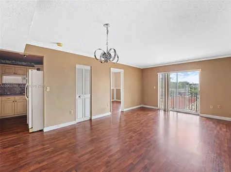 4713 NW 7th Street Miami FL 33126