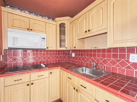 4713 NW 7th Street Miami FL 33126