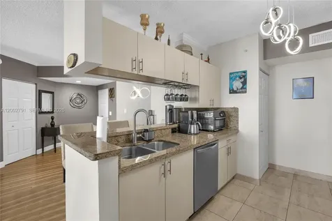 17125 N Bay Road Sunny Isles Beach FL 33160