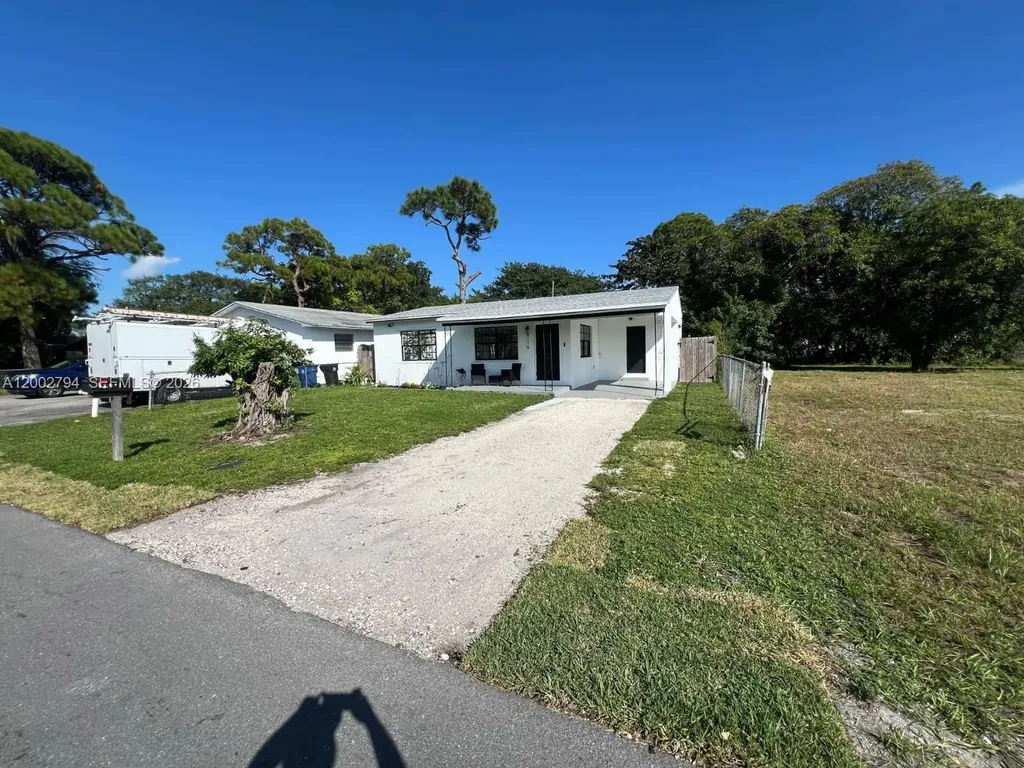 716 NW 15th Way Fort Lauderdale FL 33311