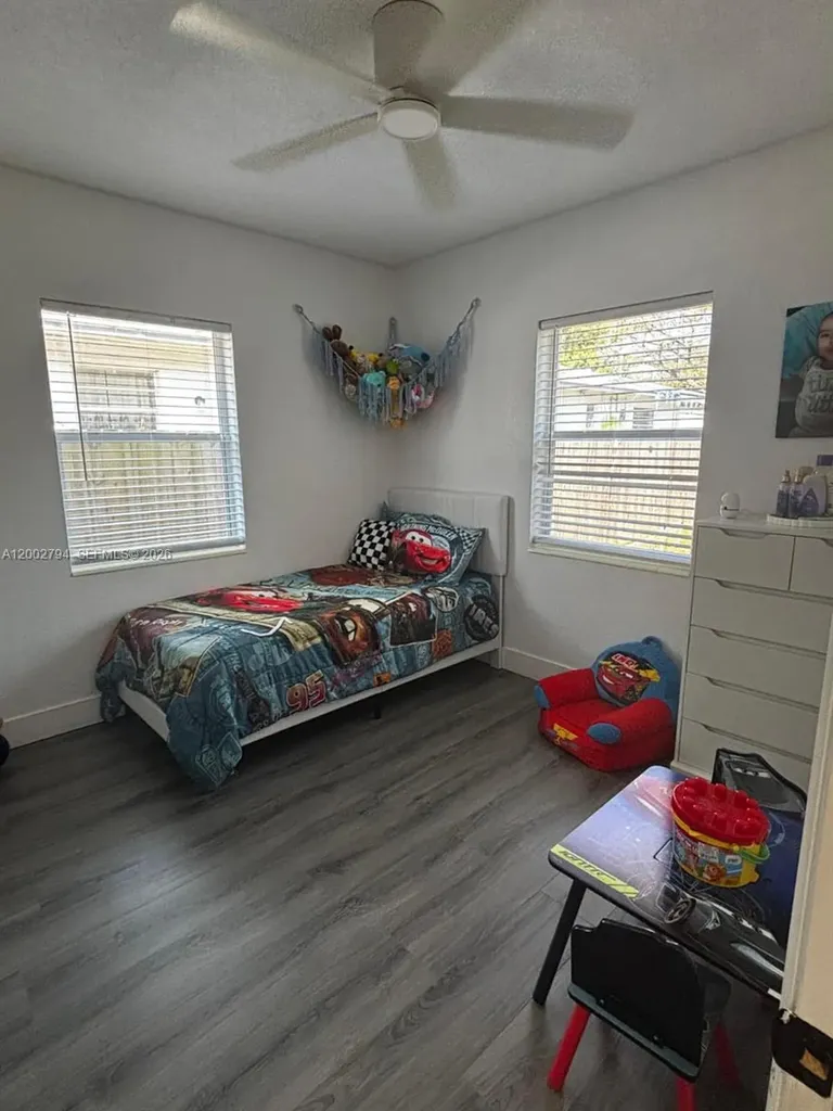 716 NW 15th Way Fort Lauderdale FL 33311
