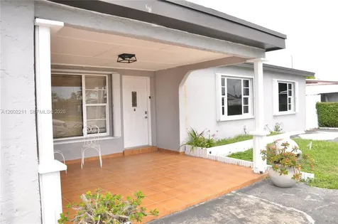 1301 W 61st Place Hialeah FL 33012