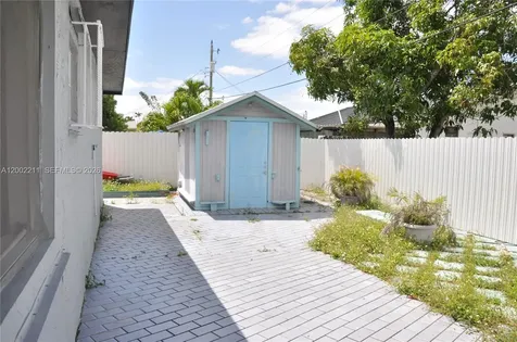 1301 W 61st Place Hialeah FL 33012
