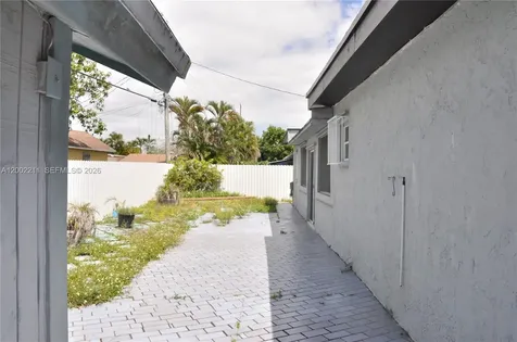 1301 W 61st Place Hialeah FL 33012