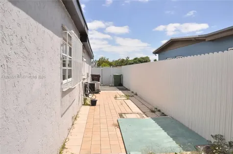 1301 W 61st Place Hialeah FL 33012