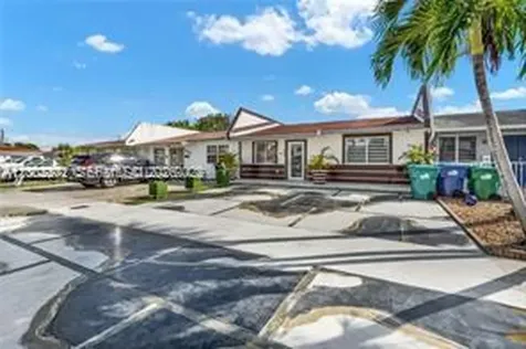 4255 SW 69 Avenue Miami FL 33155