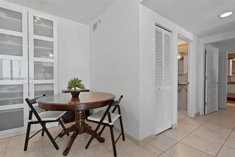 110 Washington Avenue Miami Beach FL 33139