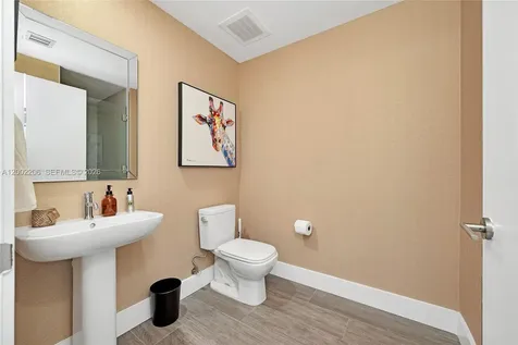 2900 NE 7th Avenue Miami FL 33137