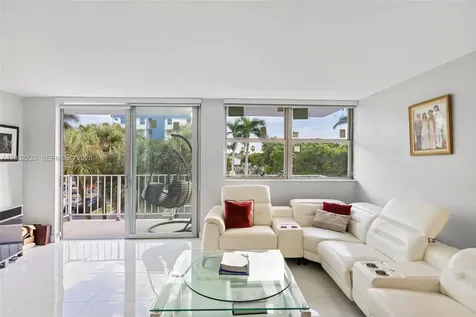 16546 NE 26th Avenue North Miami Beach FL 33160