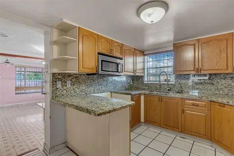 3194 SW 6th Street Miami FL 33135