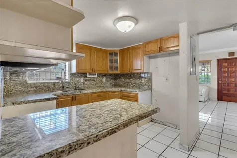 3194 SW 6th Street Miami FL 33135