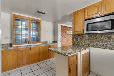 3194 SW 6th Street Miami FL 33135