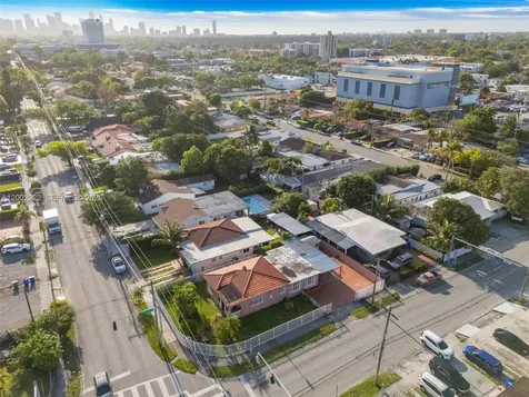 3194 SW 6th Street Miami FL 33135