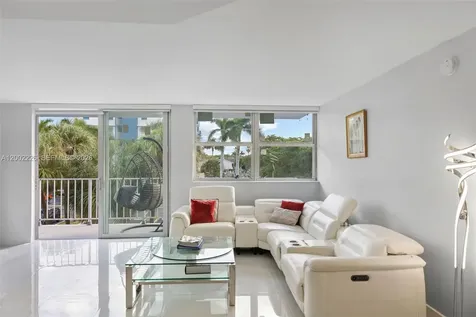 16546 NE 26th Avenue North Miami Beach FL 33160