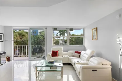 16546 NE 26th Avenue North Miami Beach FL 33160
