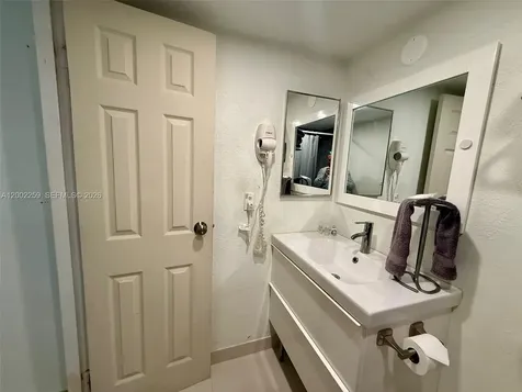 19201 Collins Avenue Sunny Isles Beach FL 33160