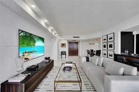 20281 E Country Club Drive Aventura FL 33180