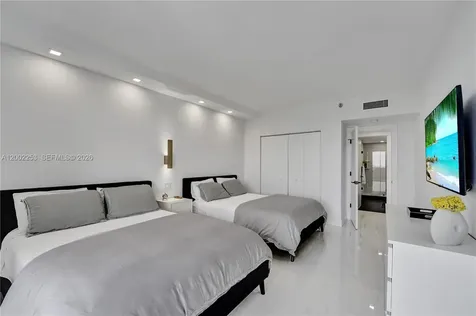 20281 E Country Club Drive Aventura FL 33180