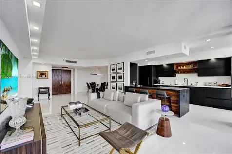 20281 E Country Club Drive Aventura FL 33180
