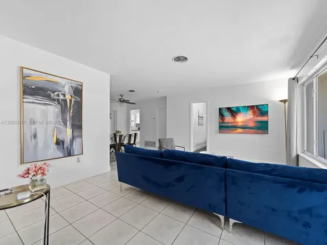 560 NE 161st Street Miami FL 33162