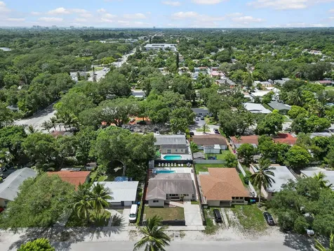 560 NE 161st Street Miami FL 33162