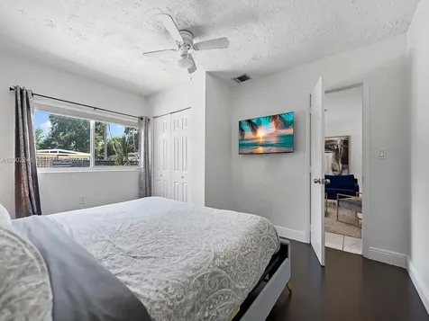 560 NE 161st Street Miami FL 33162