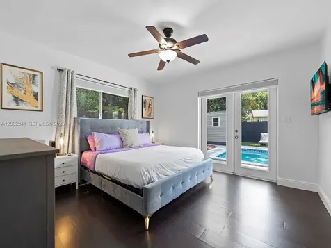 560 NE 161st Street Miami FL 33162