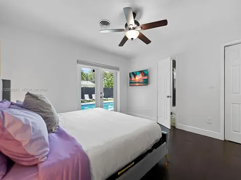 560 NE 161st Street Miami FL 33162