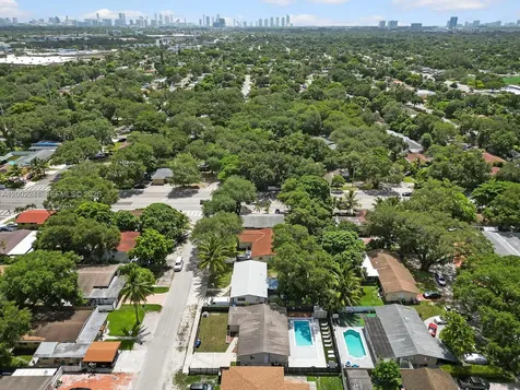 560 NE 161st Street Miami FL 33162