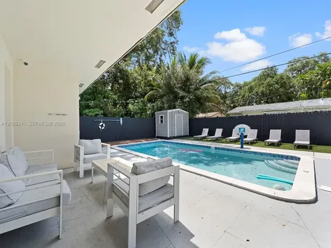 560 NE 161st Street Miami FL 33162