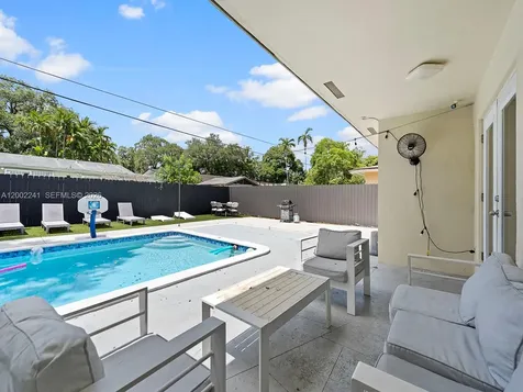 560 NE 161st Street Miami FL 33162