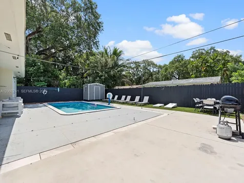 560 NE 161st Street Miami FL 33162