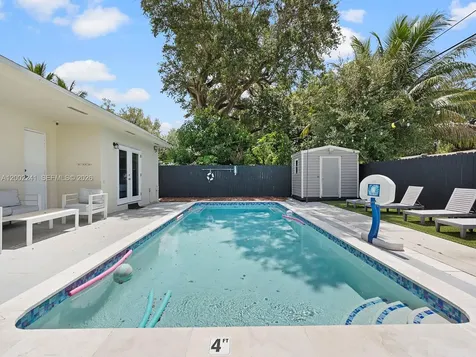 560 NE 161st Street Miami FL 33162