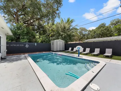 560 NE 161st Street Miami FL 33162