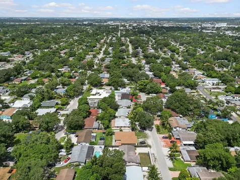 560 NE 161st Street Miami FL 33162