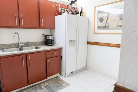 6039 Collins Avenue Miami Beach FL 33140