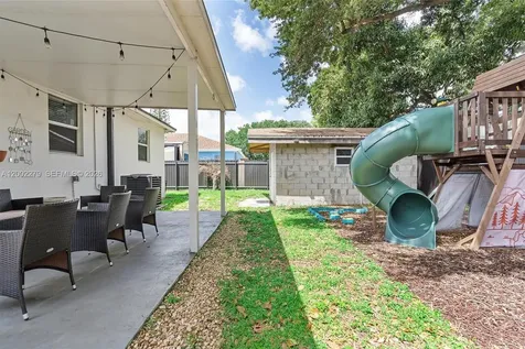 3249 NW 51st Street Miami FL 33142