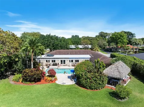 10740 SW 74th Court Pinecrest FL 33156