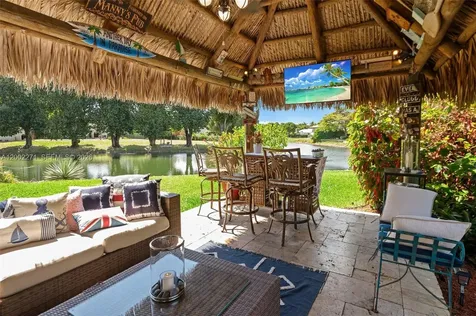 10740 SW 74th Court Pinecrest FL 33156