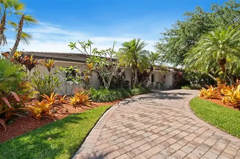 10740 SW 74th Court Pinecrest FL 33156