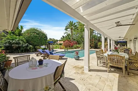 10740 SW 74th Court Pinecrest FL 33156