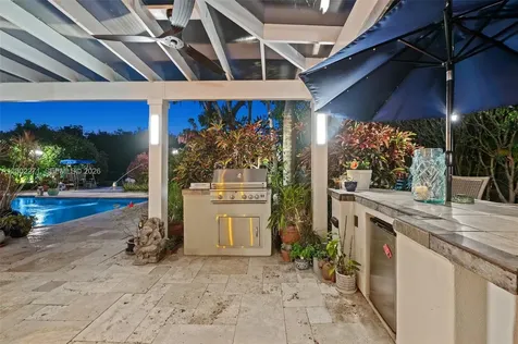 10740 SW 74th Court Pinecrest FL 33156