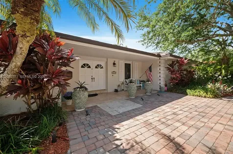 10740 SW 74th Court Pinecrest FL 33156