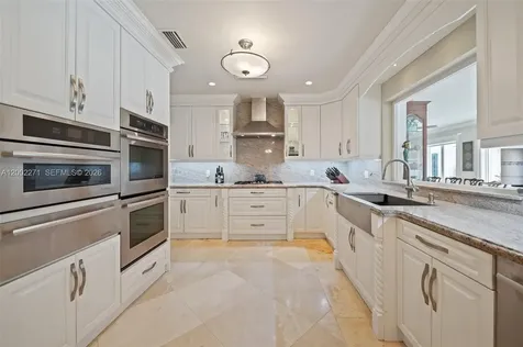 10740 SW 74th Court Pinecrest FL 33156