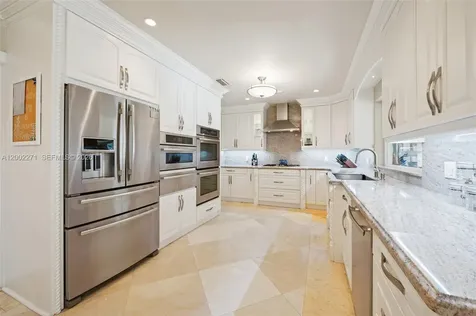 10740 SW 74th Court Pinecrest FL 33156