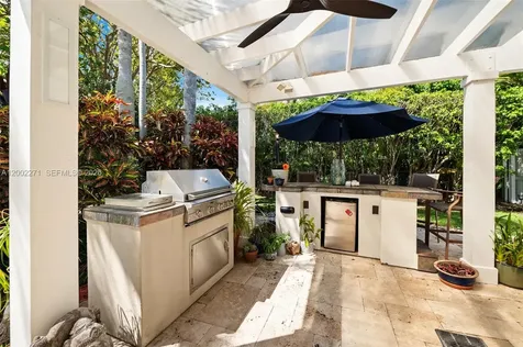 10740 SW 74th Court Pinecrest FL 33156