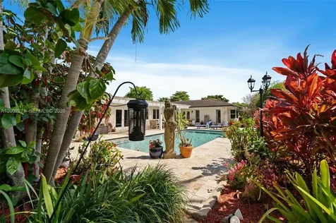 10740 SW 74th Court Pinecrest FL 33156